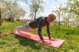 75分钟 ｜🔄｜ 本场首次换人 ⚪⚫ 🟢 若昂·马里奥、奥蓬达登场 🔴 麦肯尼、大卫被换下 #萨索洛vs尤文 [0-3] 来源：尤文官方推特